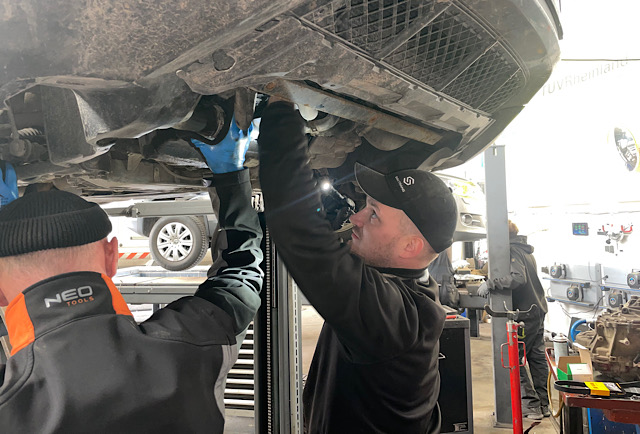 Volkswagen-Tiguan-2007-Generatorriemens-Spannrolle-Berlin