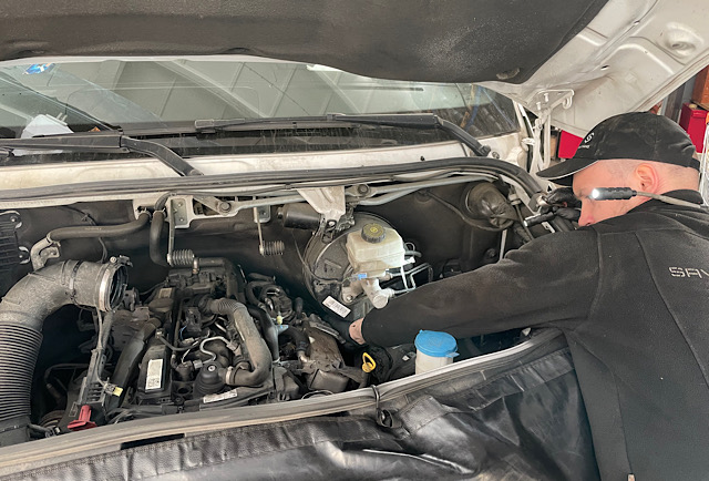 Mercedes Sprinter 314CDI 2018 Replacing the vacuum pump