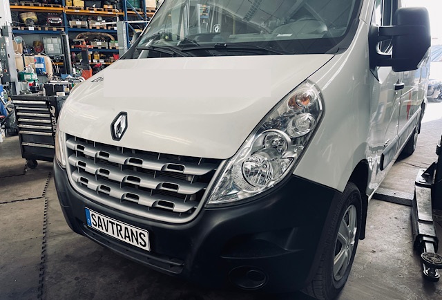 Austausch der vorderen Antriebswelle Renault Master 2012 in Berlin