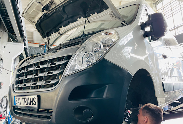 Austausch der vorderen Antriebswelle Renault Master 2012 in Berlin