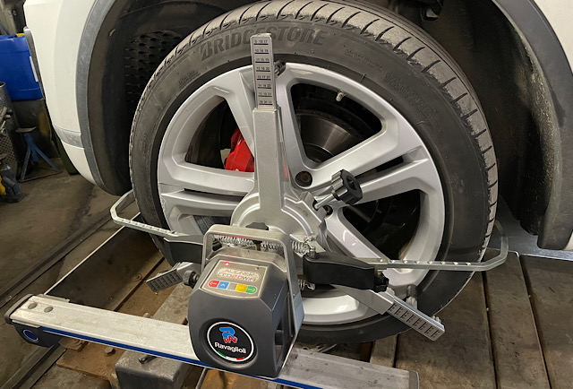 Wheel alignment-with-professional-devices-Ravaglioli-Berlin