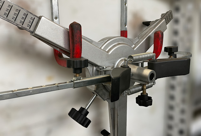 Wheel-alignment-with-professional-devices-Ravaglioli-Berlin