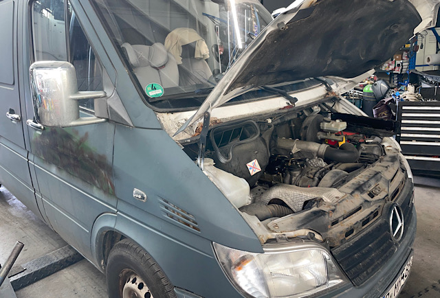 Mercedes-Benz-316-CDI-repair-injector-nozzles-Berlin