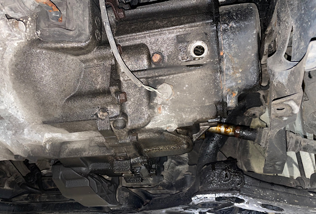 Oil change gearbox Mazda 5 1.8 2009 Berlin