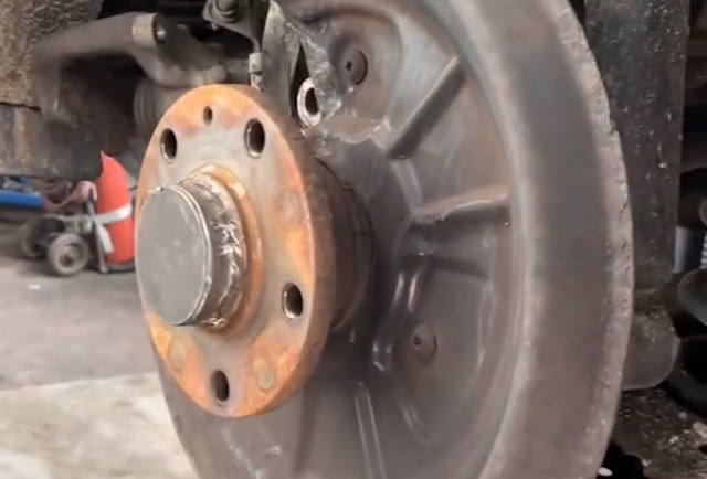 Skoda-Octavia--Replacement-Wheel-bearings-Berlin