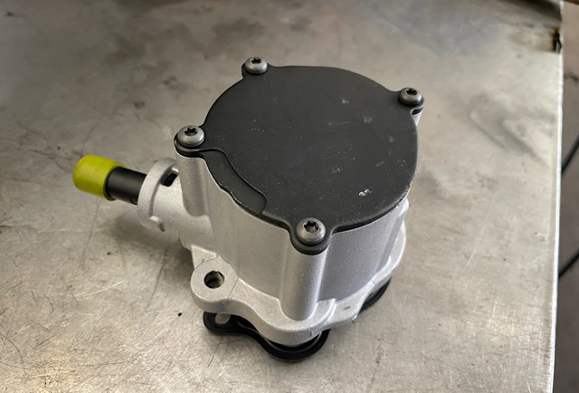 Mercedes Sprinter 314CDI 2018 Replacing the vacuum pump