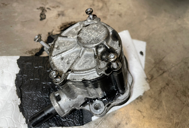 Mercedes Sprinter 314CDI 2018 Replacing the vacuum pump