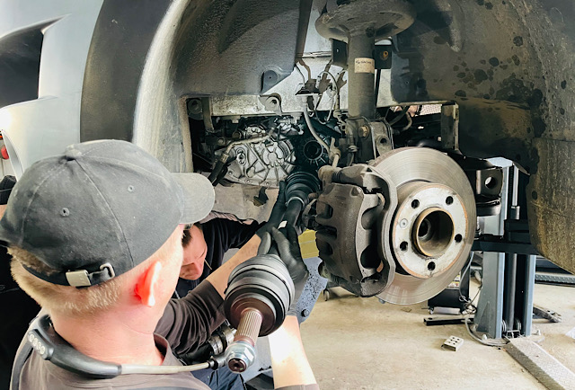 Austausch der vorderen Antriebswelle Renault Master in Berlin