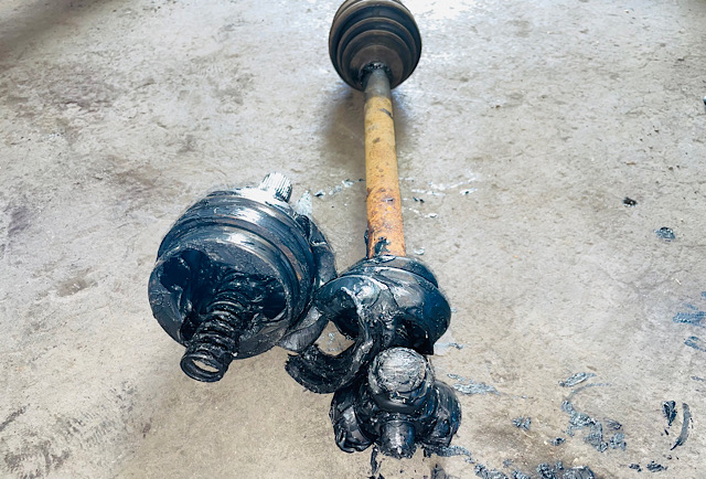 Austausch der vorderen Antriebswelle Renault Master 2012 in Berlin