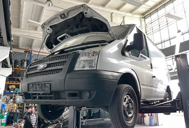 Ford-Transit-T260-replacement-of-leaf-springs-Berlin