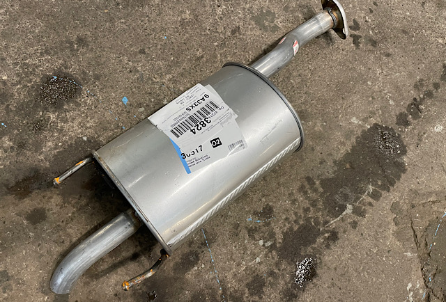 Loud noise from the exhaust on a Honda Jazz 1.2 – exhaust pipe replacement in Berlin