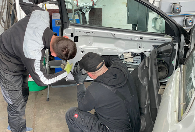 Mercedes-Benz diagnostics - CLC-Class door lock replacement - Berlin