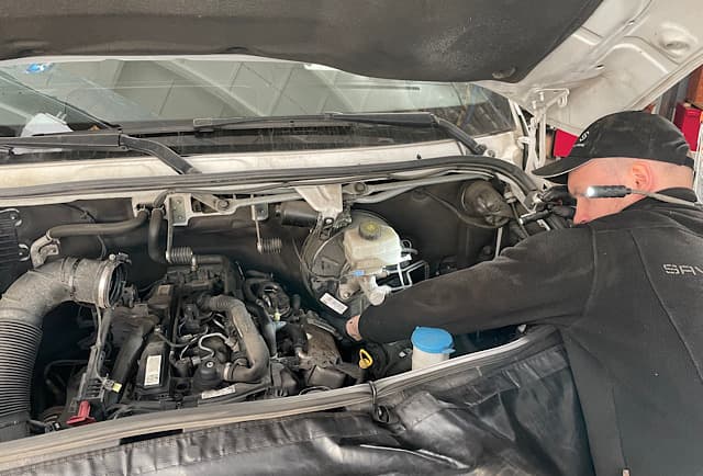 Mercedes Sprinter 314CDI 2018 Замена вакуумного насоса