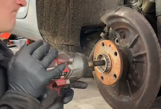 Skoda-Octavia-1.6-replacement-wheel-bearings-Berlin