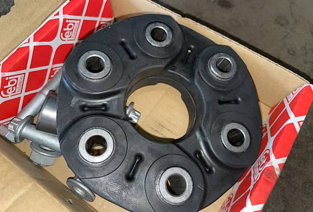 BMW 530d xDrive 2019 - Replacing the cardan shaft coupling