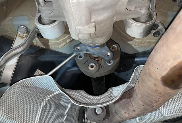 BMW 530d xDrive 2019 - Replacing the cardan shaft coupling