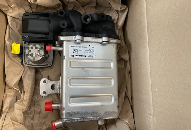 Replacement of attachments - MAN TGE 3.180 - Berlin New MAN TGE 3.180 spare parts: Original EGR valve and throttle body - Berlin