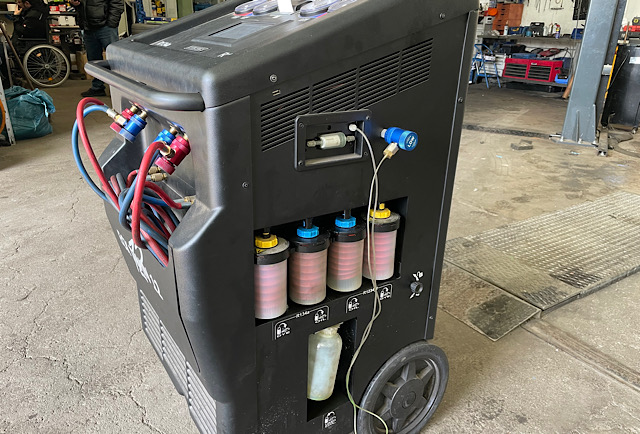 Air Conditioning Refill - Ecotechnics - New Gas - ECK TWIN 12 - Berlin