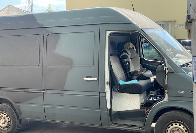 Mercedes-Benz 316 CDI Sprinter with open side door – Body inspection at Savtrans Berlin workshop