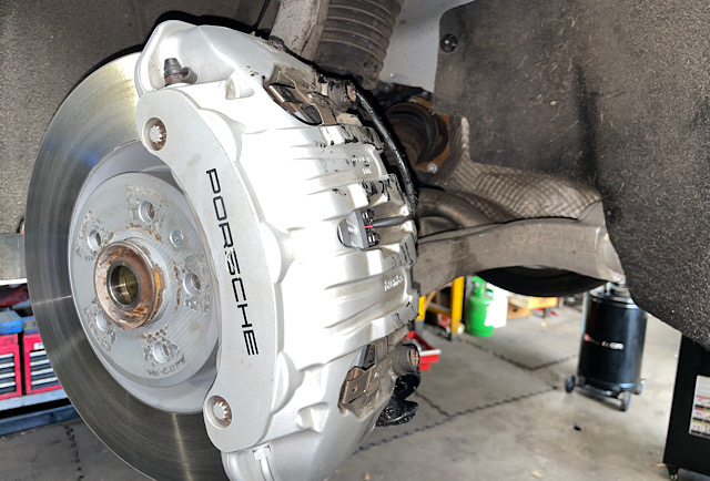 Porsche-Macan-S-3.0-Austausch-der-Antriebswelle-der-Radnabe-Preis-Berlin