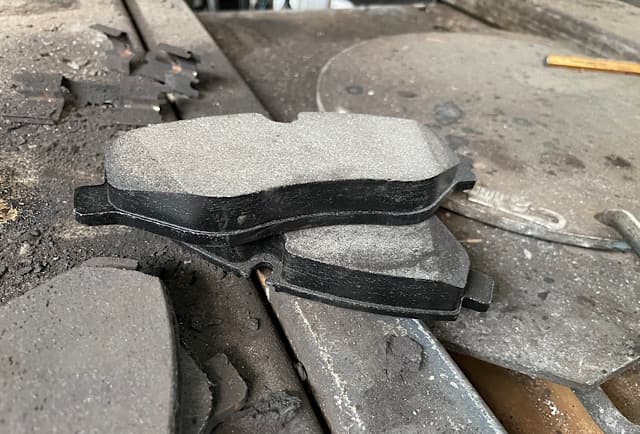 Mercedes-Benz-Vito-2023-Austausch-Bremsbeläge-Berlin