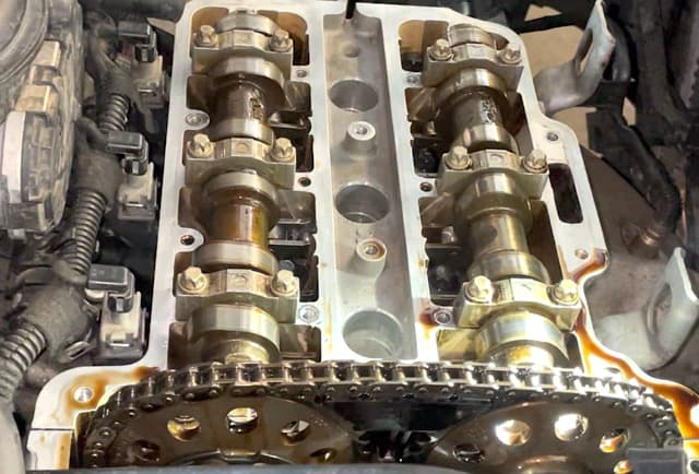 Valve cover gasket replacement Opel Corsa 1.0 (2004): Symptoms, diagnosis and repair at KFZ Werkstatt Savtrans