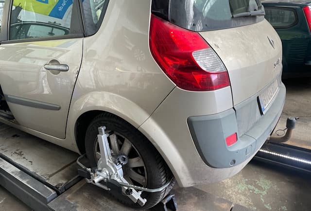 Renault Scenic nach Lenkungsreparatur – neue Zahnstange, Kugelgelenke und Spureinstellung