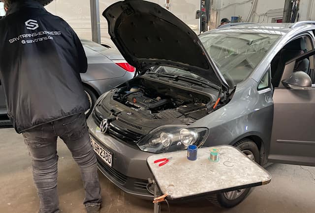 Reparatur-Steckers-Unterdrucksensors-Volkswagen-Golf-2009-Berlin