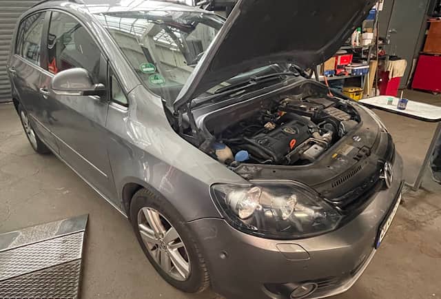 Faulty pressure sensor? VW Golf repair in Berlin – Savtrans