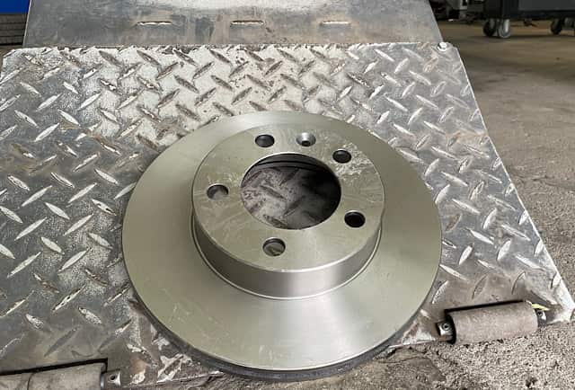 Brake disc replacement Renault Master diagnostics Berlin