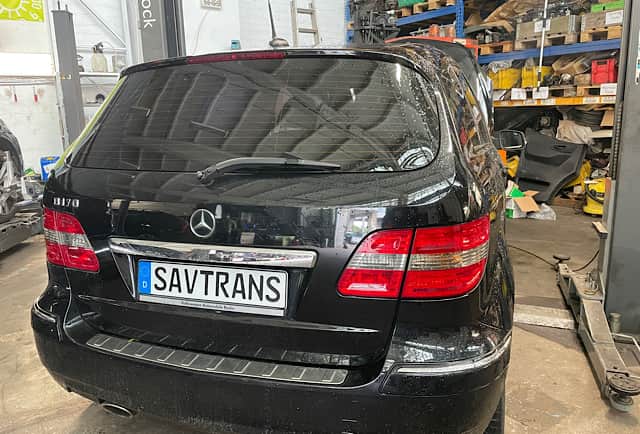 Mercedes-Benz B 170 Baujahr 2009 in KFZ Werkstatt Savtrans Berlin – Klimaanlage befuellen