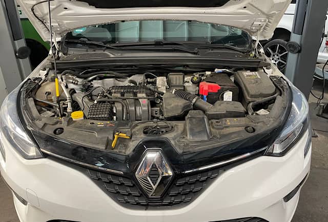 Inspektion am Renault Clio in Berlin – Öl, Bremsen, Zündkerzen & TÜV-Vorbereitung